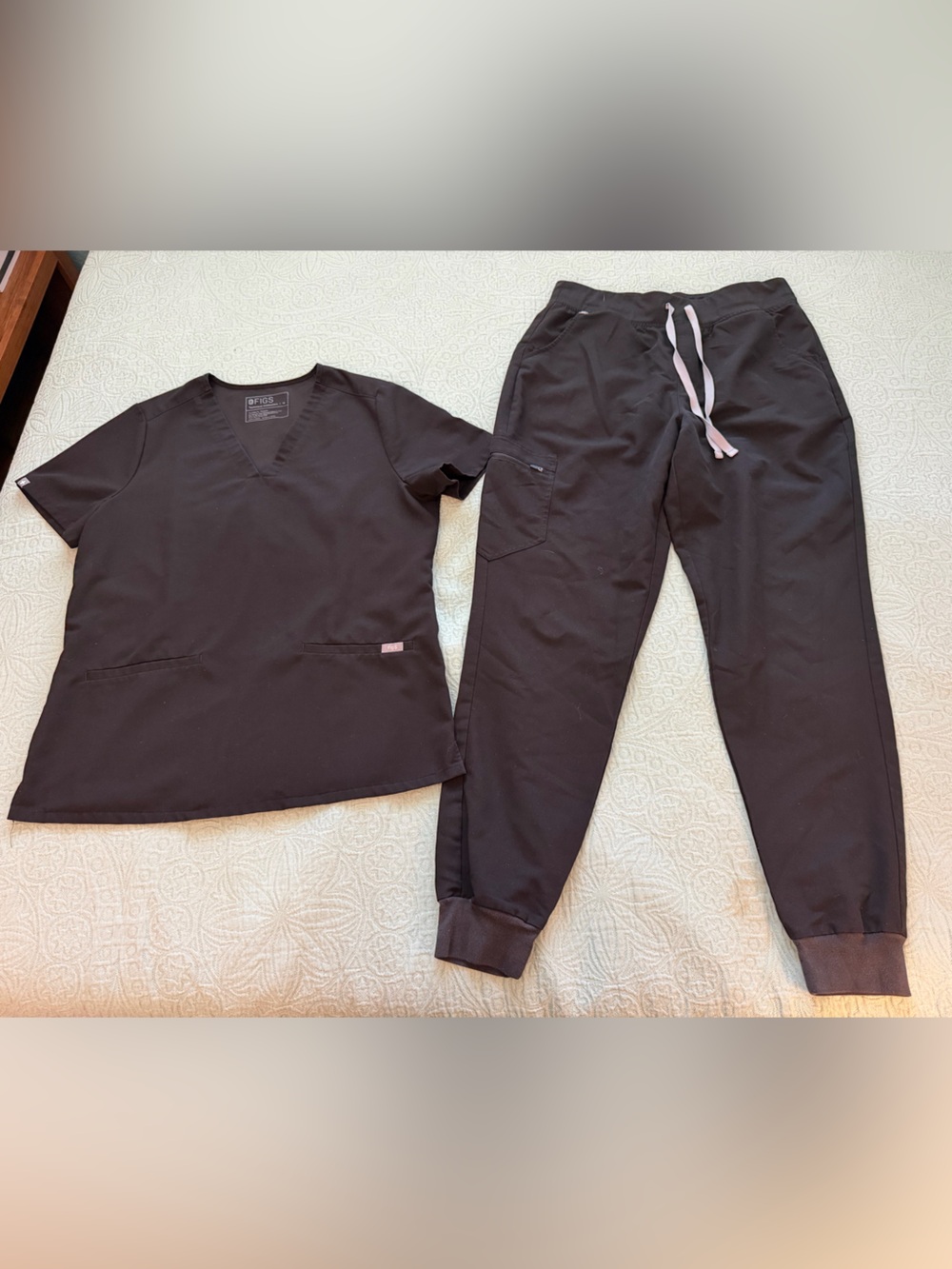 Figs Black Scrub Set: Casma Top and HW Zamora Jogger Pants